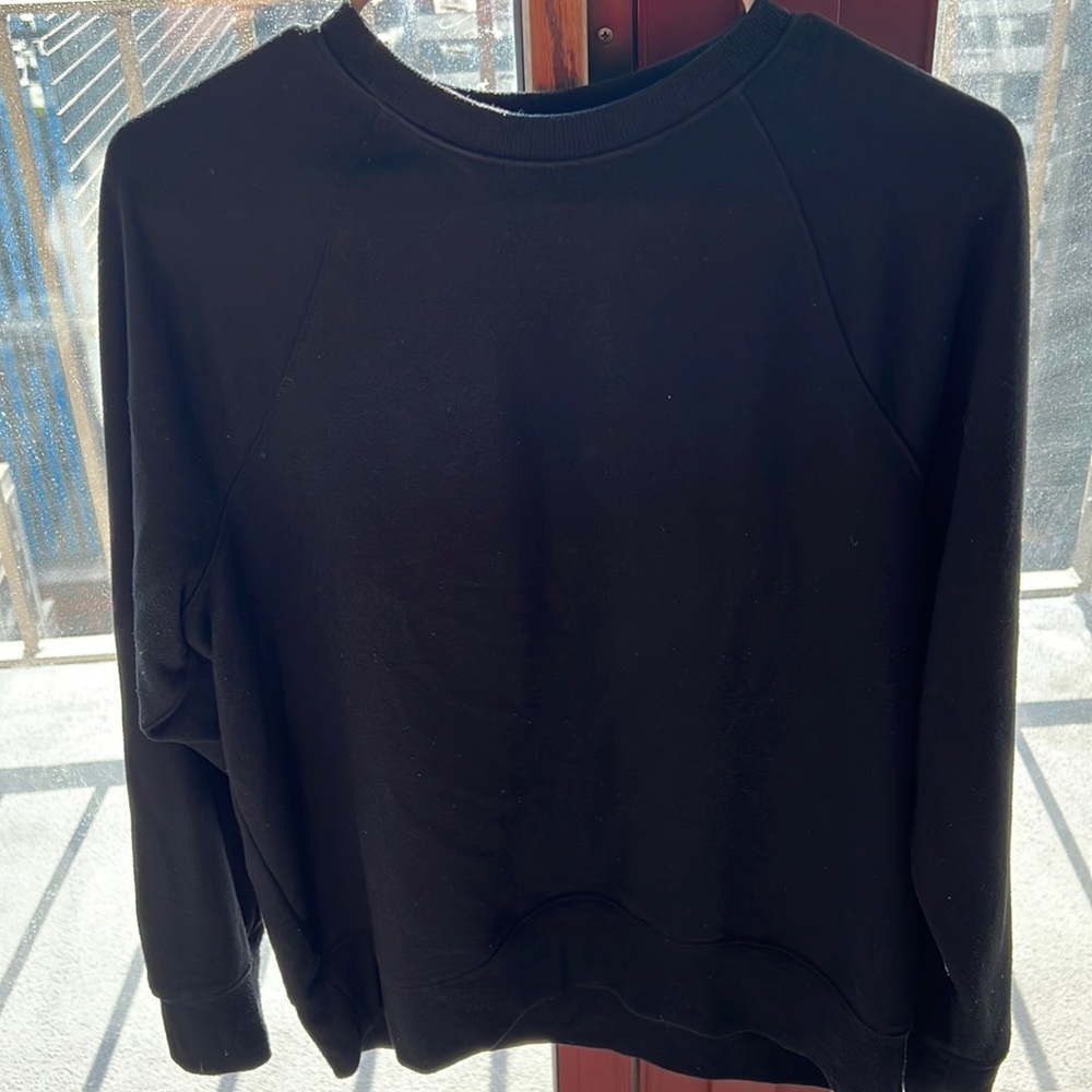 H&M Black sweatshirt